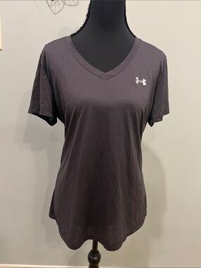 Under Armour Women's V-Neck Short Sleeve Tee in Charcoal